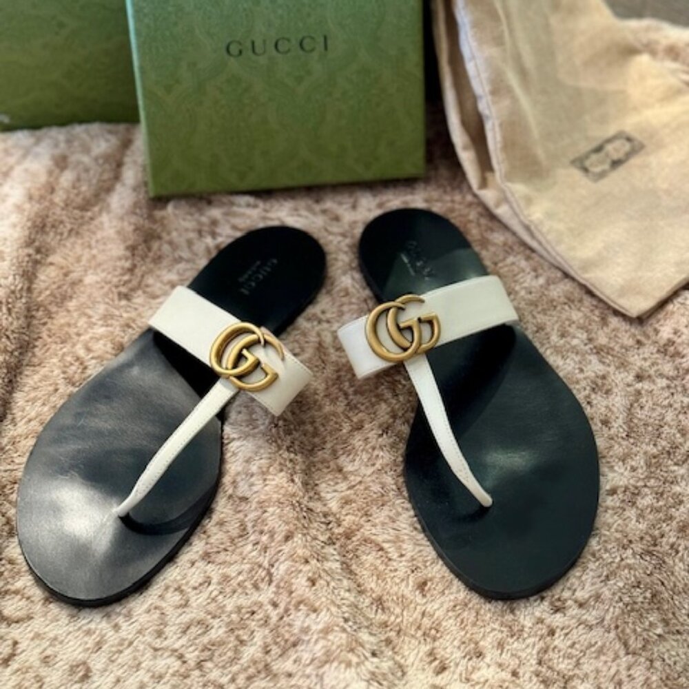 Gucci Leather thong sandal with Double G